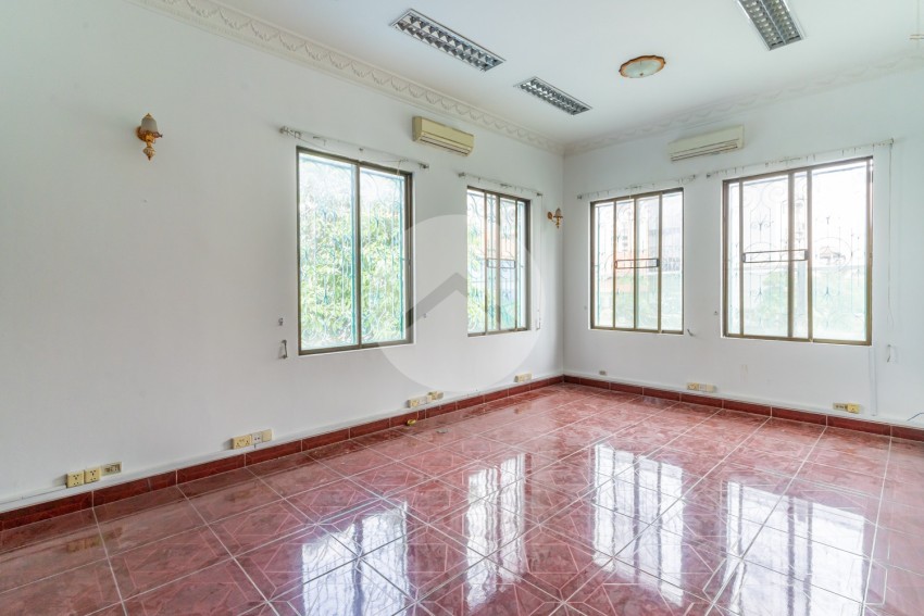 8 Bedroom Commercial Villa For Rent - BKK1, Phnom Penh