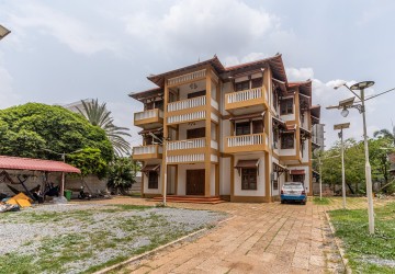 9 Bedroom Commercial Villa For Rent - Boeung Kak 2, Toul Kork, Phnom Penh thumbnail