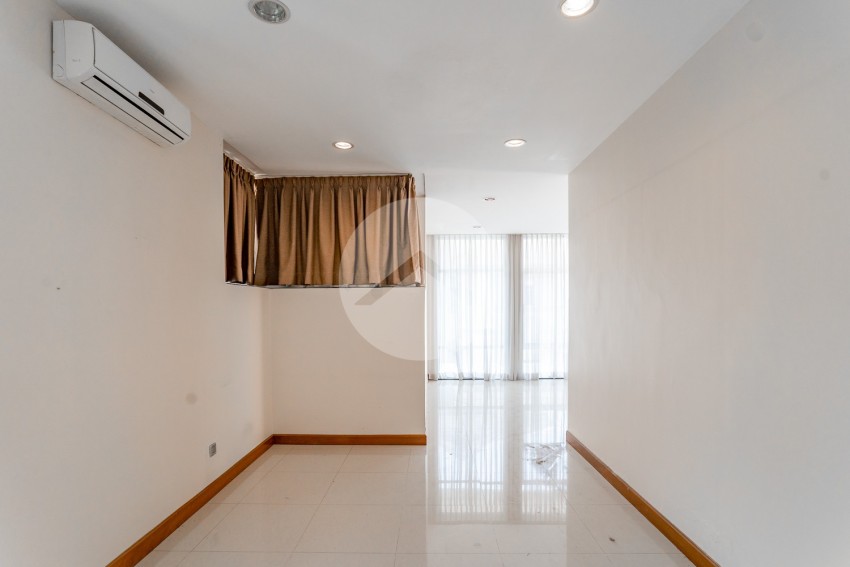 5 Bedroom Villa For Rent - Tonle Bassac, Phnom Penh