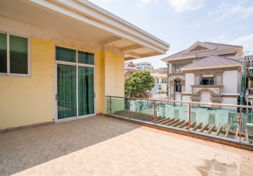 5 Bedroom Villa For Rent - Tonle Bassac, Phnom Penh thumbnail