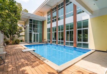 5 Bedroom Villa For Rent - Tonle Bassac, Phnom Penh thumbnail