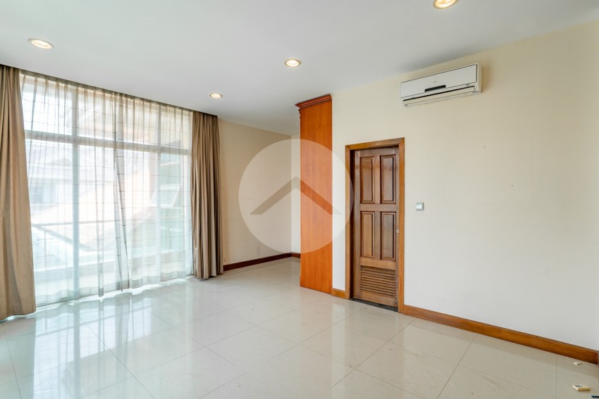 5 Bedroom Villa For Rent - Tonle Bassac, Phnom Penh