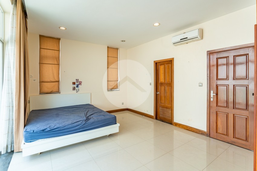 5 Bedroom Villa For Rent - Tonle Bassac, Phnom Penh