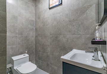 4 Bedroom Townhouse For Sale - Toul Tum Poung 2, Phnom Penh thumbnail