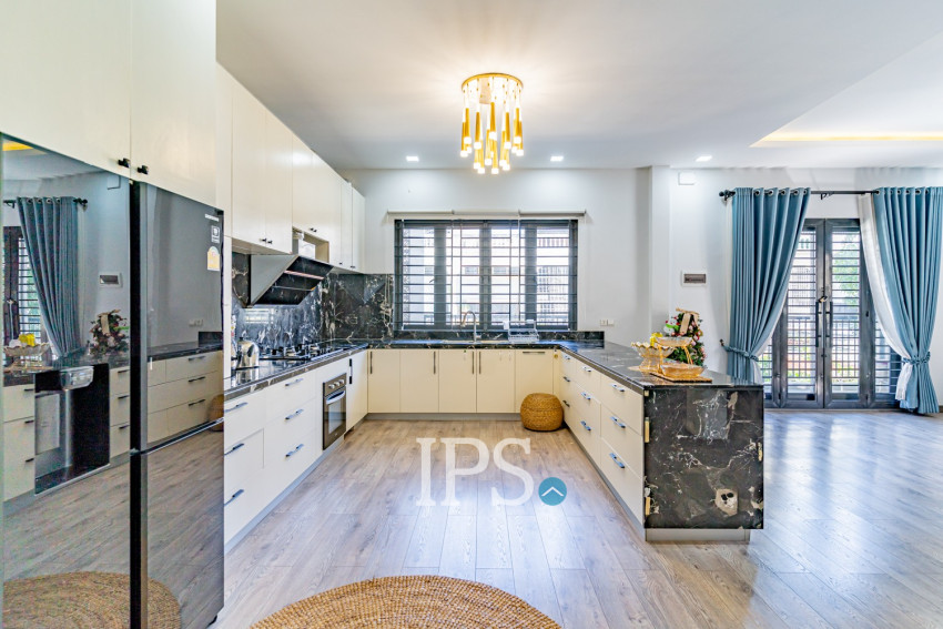 4 Bedroom Townhouse For Sale - Toul Tum Poung 2, Phnom Penh