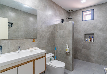 4 Bedroom Townhouse For Sale - Toul Tum Poung 2, Phnom Penh thumbnail