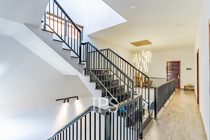 4 Bedroom Townhouse For Sale - Toul Tum Poung 2, Phnom Penh