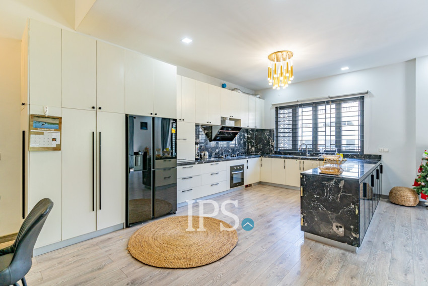 4 Bedroom Townhouse For Sale - Toul Tum Poung 2, Phnom Penh