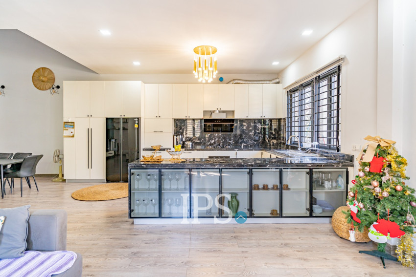 4 Bedroom Townhouse For Sale - Toul Tum Poung 2, Phnom Penh
