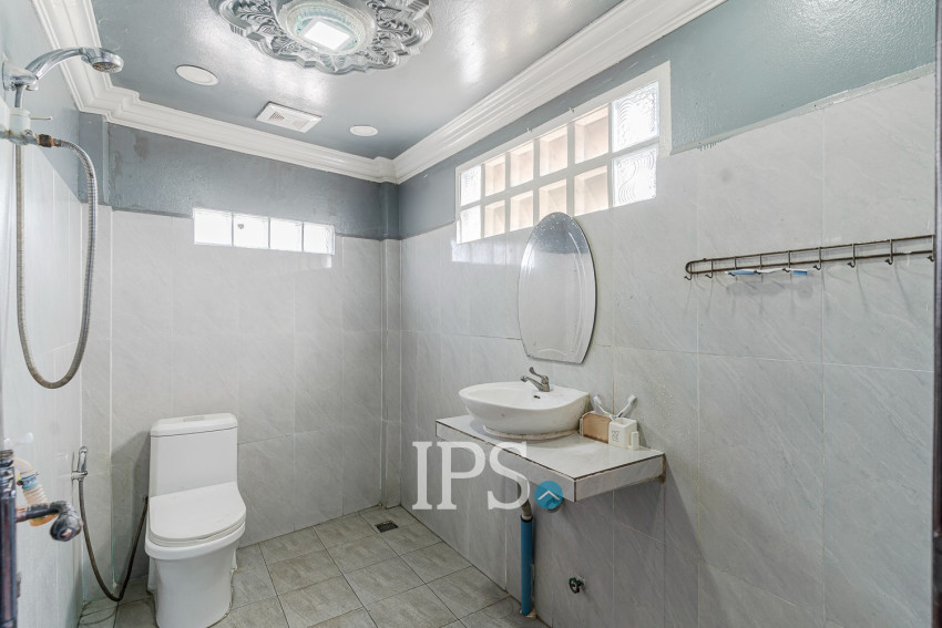 5 Bedroom House For Sale - Sala Kamreuk, Siem Reap