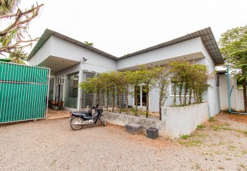 3 Bedroom House Compound For Rent - Sangkat Siem Reap, Siem Reap thumbnail