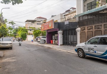 700 Sqm Commercial Land For Rent - Boeung Trabek, Phnom Penh thumbnail