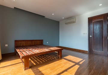 3 Bedroom Serviced Apartment  For Rent - Tonle Bassac, Phnom Penh thumbnail