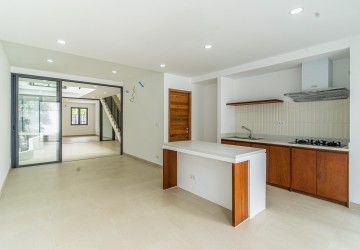 4 Bedroom Luxury Townhouse Type M For Sale - Veal Sbov, Phnom Penh thumbnail