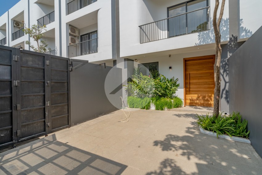 4 Bedroom Luxury Townhouse Middle Unit Type M For Sale in Veal Sbov, Phnom Penh