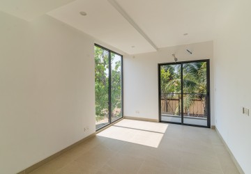 7 Bedroom Luxury Corner Villa For Sale - Veal Sbov, Phnom Penh thumbnail