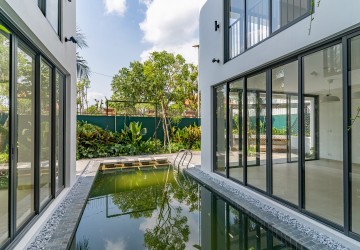 7 Bedroom Luxury Corner Villa For Sale - Veal Sbov, Phnom Penh thumbnail