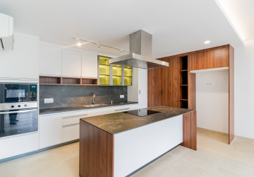 7 Bedroom Luxury Corner Villa For Sale - Veal Sbov, Phnom Penh thumbnail