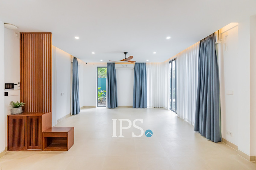 7 Bedroom Luxury Corner Villa For Sale - Veal Sbov, Phnom Penh