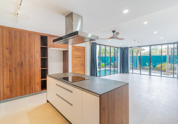 7 Bedroom Luxury Corner Villa For Sale - Veal Sbov, Phnom Penh thumbnail