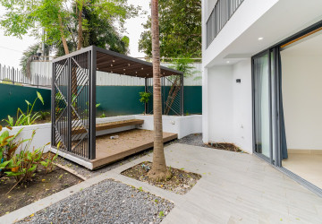 7 Bedroom Luxury Corner Villa For Sale - Veal Sbov, Phnom Penh thumbnail