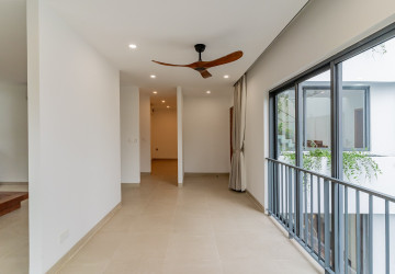 7 Bedroom Luxury Corner Villa For Sale - Veal Sbov, Phnom Penh thumbnail