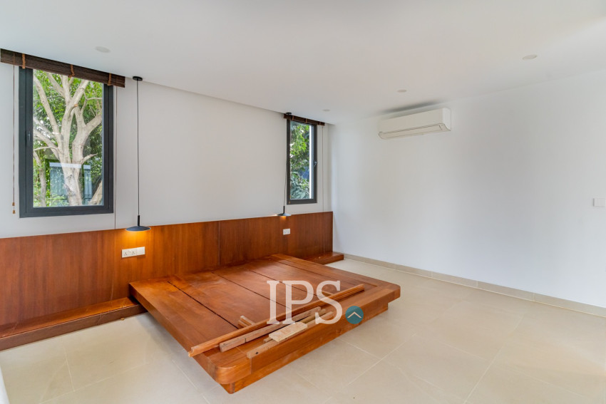 7 Bedroom Luxury Corner Villa For Sale - Veal Sbov, Phnom Penh