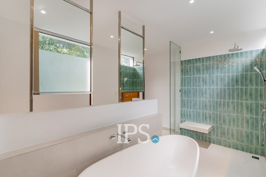 7 Bedroom Luxury Corner Villa For Sale - Veal Sbov, Phnom Penh