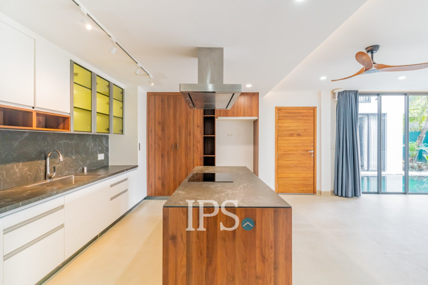 7 Bedroom Luxury Corner Villa For Sale - Veal Sbov, Phnom Penh