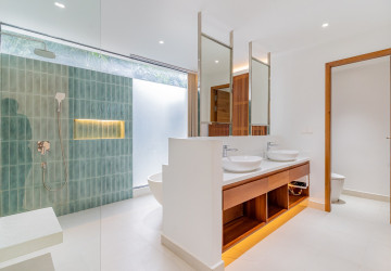 7 Bedroom Luxury Corner Villa For Sale - Veal Sbov, Phnom Penh thumbnail