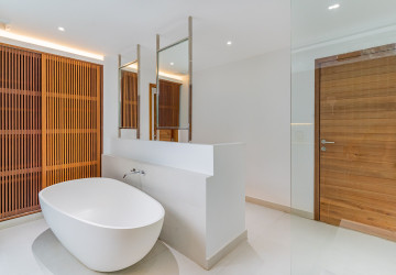 7 Bedroom Luxury Corner Villa For Sale - Veal Sbov, Phnom Penh thumbnail