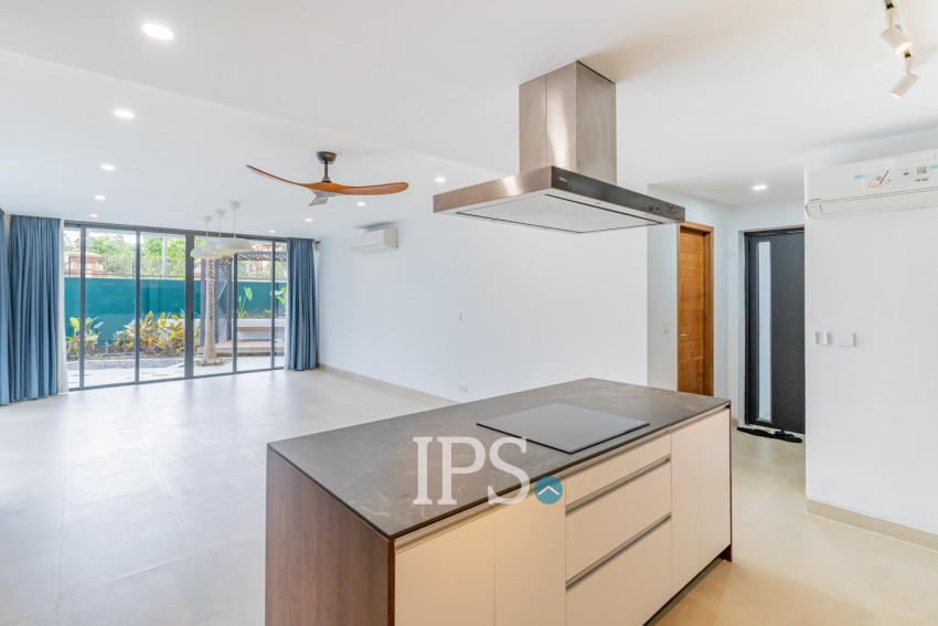 7 Bedroom Luxury Corner Villa For Sale - Veal Sbov, Phnom Penh