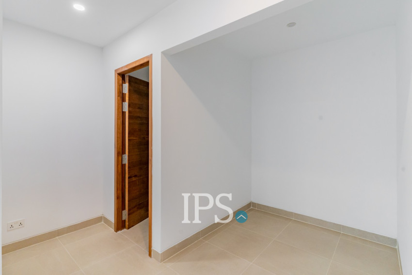 7 Bedroom Luxury Corner Villa For Sale - Veal Sbov, Phnom Penh