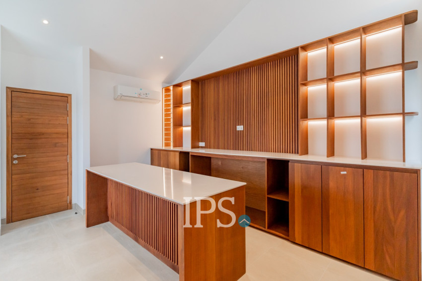 7 Bedroom Luxury Corner Villa For Sale - Veal Sbov, Phnom Penh