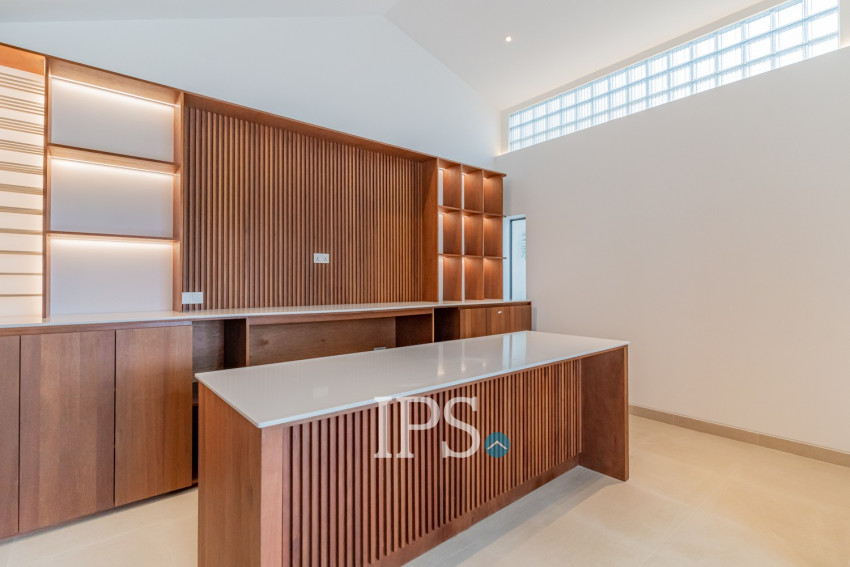 7 Bedroom Luxury Corner Villa For Sale - Veal Sbov, Phnom Penh