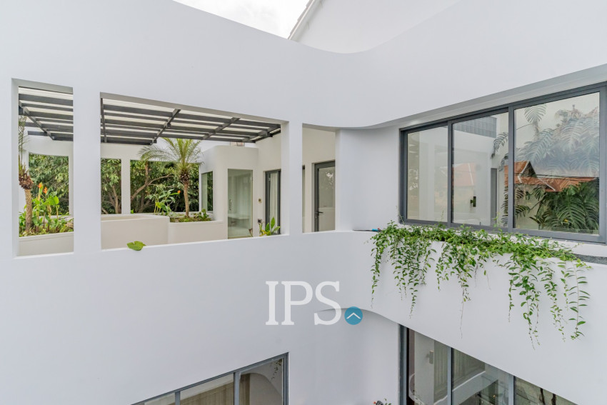 7 Bedroom Luxury Corner Villa For Sale - Veal Sbov, Phnom Penh