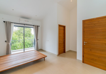 7 Bedroom Luxury Corner Villa For Sale - Veal Sbov, Phnom Penh thumbnail