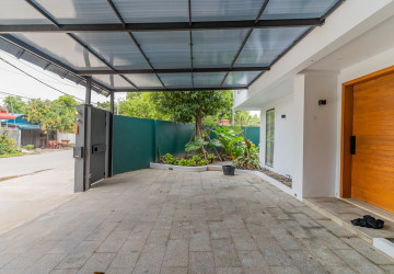 7 Bedroom Luxury Corner Villa For Sale - Veal Sbov, Phnom Penh thumbnail