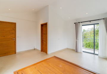 7 Bedroom Luxury Corner Villa For Sale - Veal Sbov, Phnom Penh thumbnail