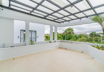 7 Bedroom Luxury Corner Villa For Sale - Veal Sbov, Phnom Penh thumbnail