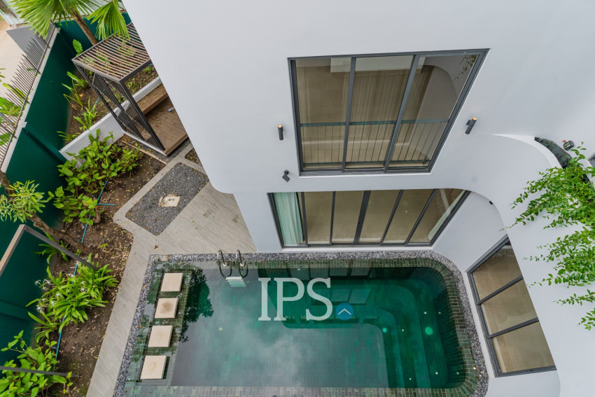 7 Bedroom Luxury Corner Villa For Sale - Veal Sbov, Phnom Penh