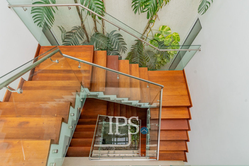 7 Bedroom Luxury Corner Villa For Sale - Veal Sbov, Phnom Penh