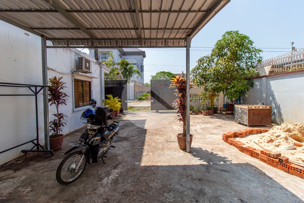 9 Bedroom Guesthouse For Rent - Svay Dangkum, Siem Reap - Image 20