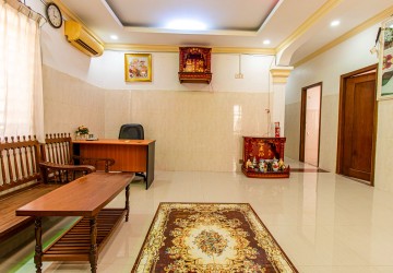 9 Bedroom Guesthouse For Rent - Svay Dangkum, Siem Reap thumbnail