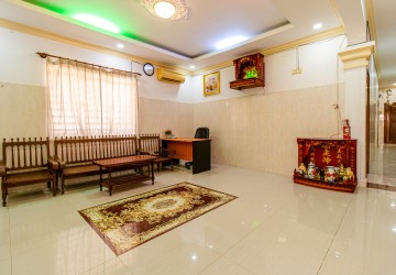 9 Bedroom Guesthouse For Rent - Svay Dangkum, Siem Reap thumbnail