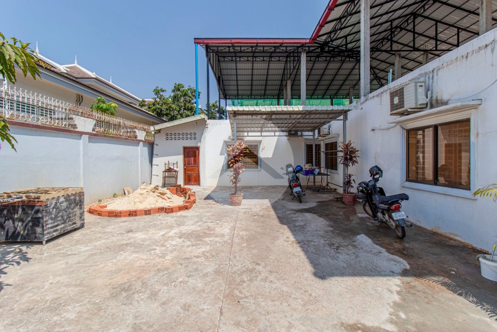 9 Bedroom Guesthouse For Rent - Svay Dangkum, Siem Reap - Image 19
