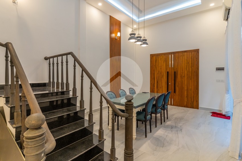 4 Bedroom Townhouse For Rent - Boeung Trabek, Phnom Penh