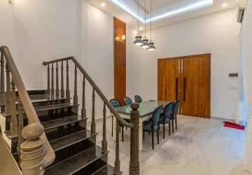 4 Bedroom Townhouse For Rent - Boeung Trabek, Phnom Penh thumbnail