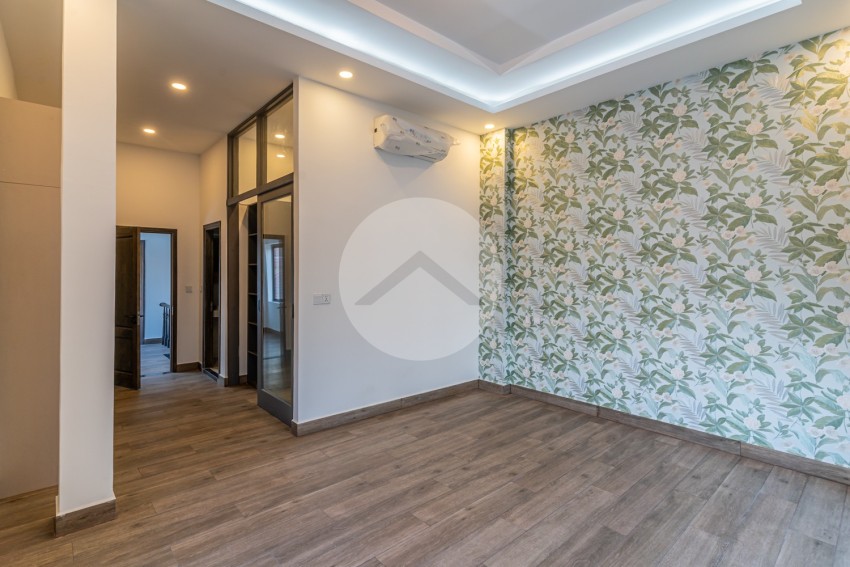 4 Bedroom Townhouse For Rent - Boeung Trabek, Phnom Penh