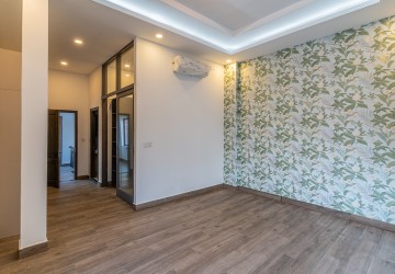 4 Bedroom Townhouse For Sale - Boeung Trabek, Phnom Penh thumbnail